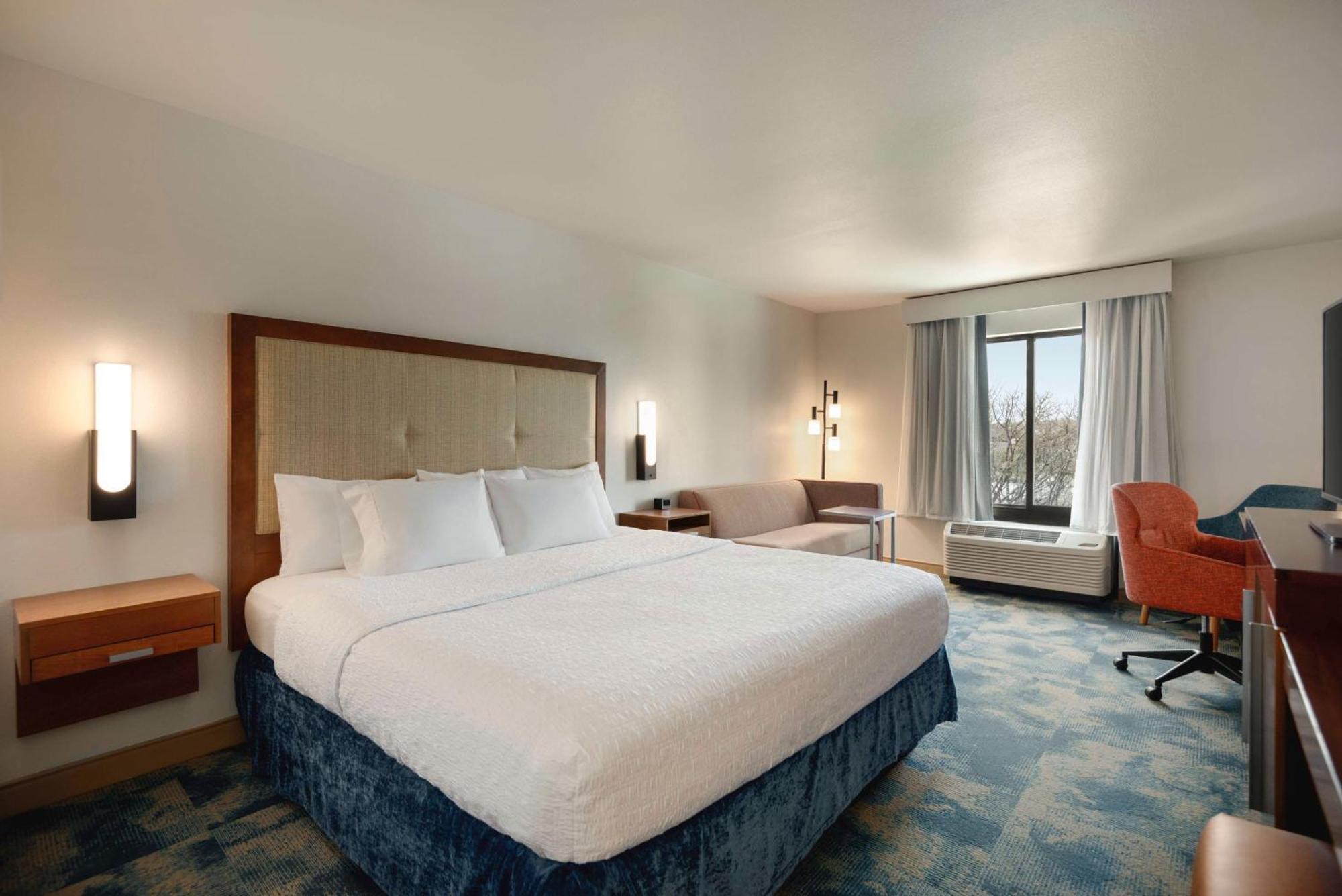 Hampton Inn & Suites Сан Маркос Экстерьер фото