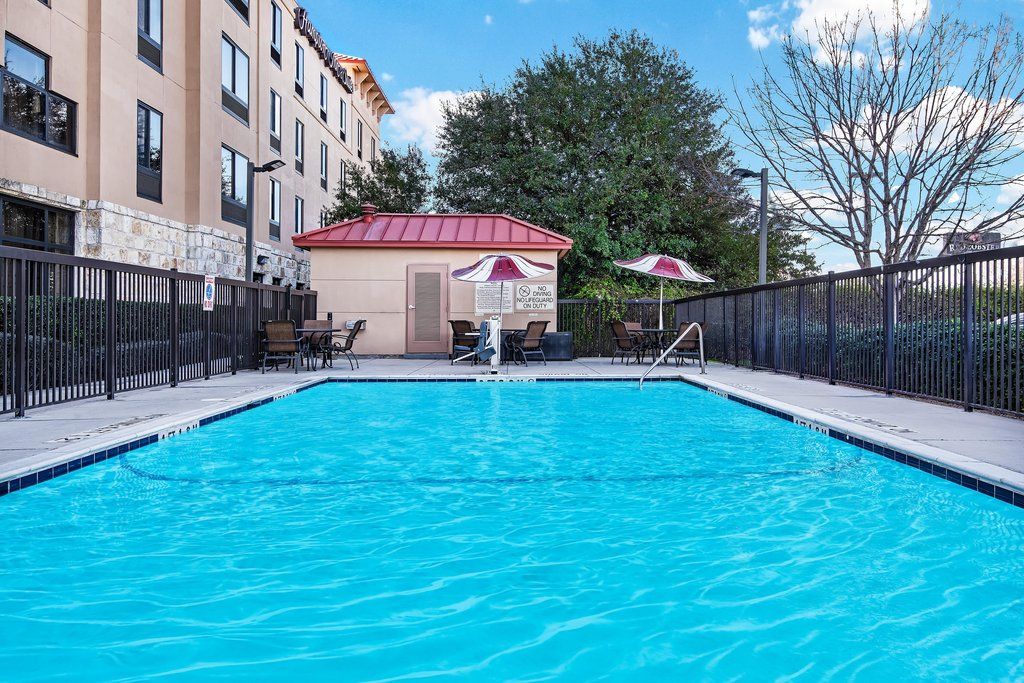 Hampton Inn & Suites Сан Маркос Экстерьер фото
